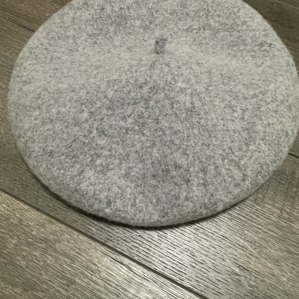 H&M Women's Felted wool beret Hat Light Gray. - Picture 6 of 7